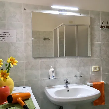 Irina's House With View On Like And Swimming Pool Daire Riva di Solto
